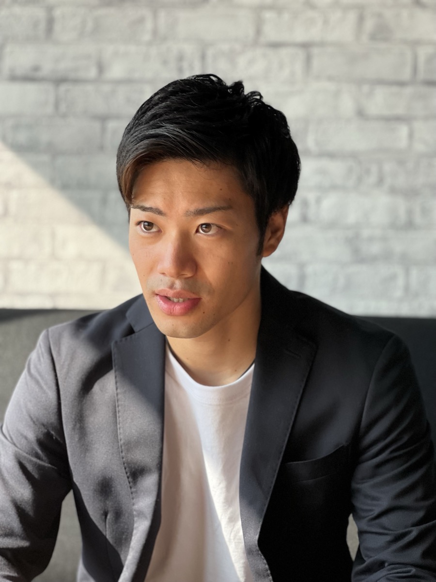 成定 駿介